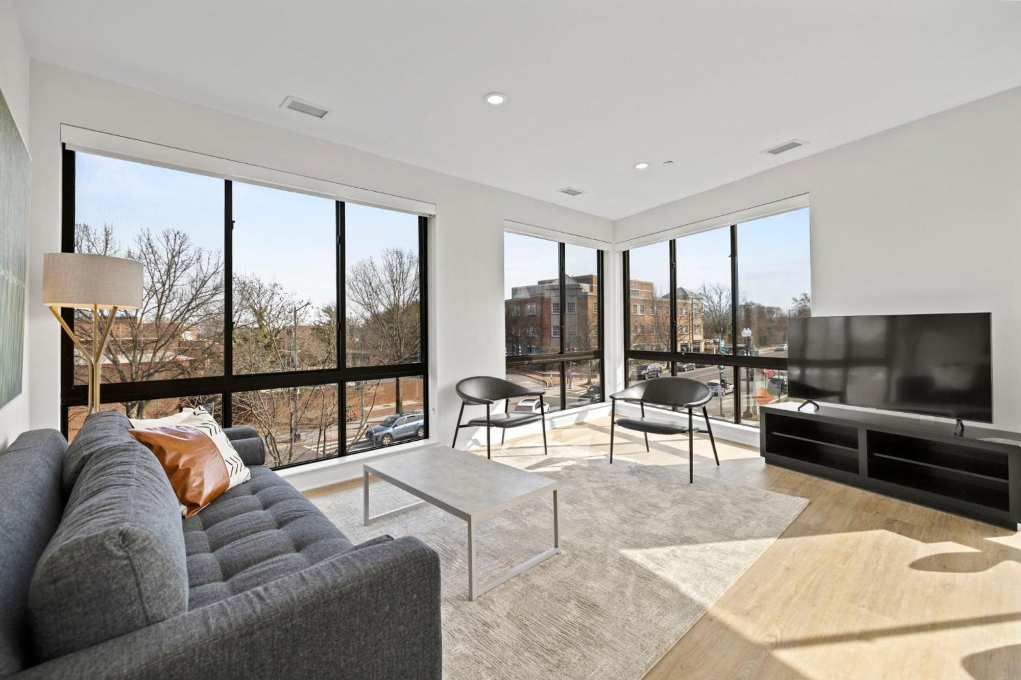 Placemakr Cathedral Heights Apartment